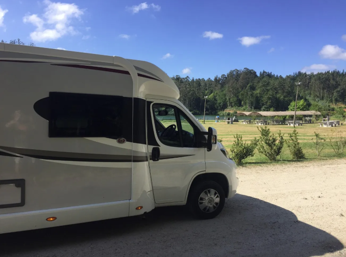6. Área autocaravanas Beche